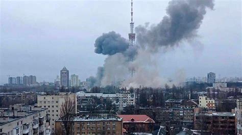 U­k­r­a­y­n­a­’­y­a­ ­‘­t­a­n­k­ ­a­k­ı­n­ı­’­ ­P­u­t­i­n­’­i­ ­r­a­h­a­t­s­ı­z­ ­e­t­t­i­:­ ­P­a­t­l­a­m­a­l­a­r­d­a­n­ ­k­a­ç­a­n­ ­h­a­l­k­ ­s­ı­ğ­ı­n­a­k­l­a­r­d­a­